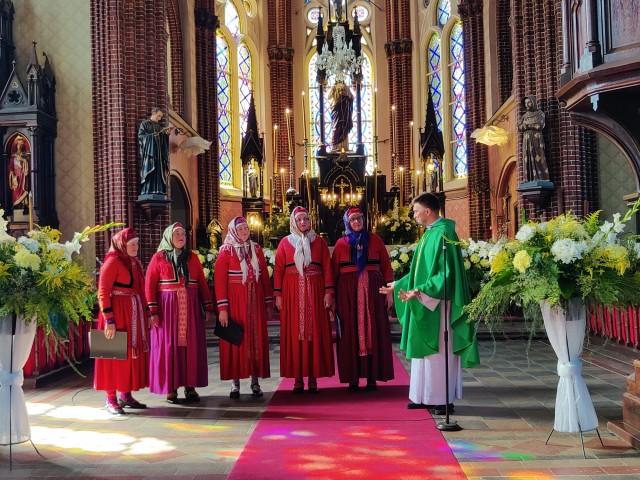 Jūrkalnes etnogrāfiskias ansamblis "Maģie suiti"